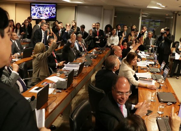 COMISSÃO DO SENADO REJEITA REFORMA TRABALHISTA