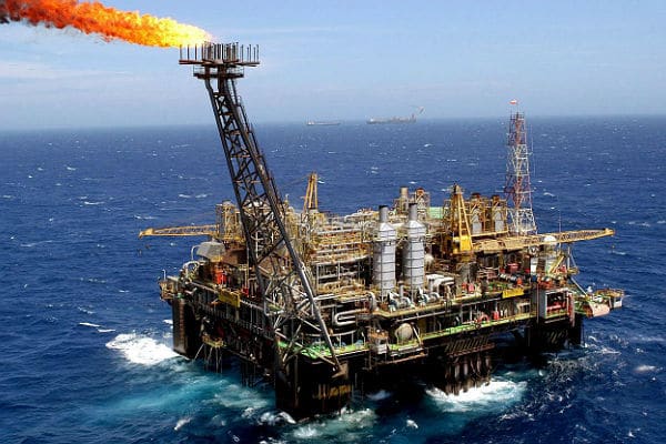 Petroleiros denunciam entrega do pré-sal a um centavo o litro