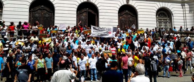 Moradores de Rio das Pedras Ocupam Cinelândia Protestando contra a Remoção Promovida por Crivella