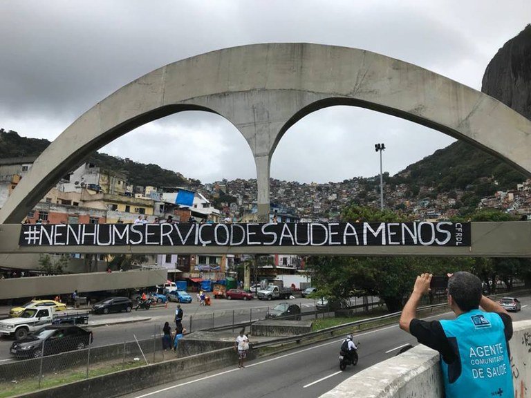 No Rio, moradores das comunidades sofrem com colapso na saúde