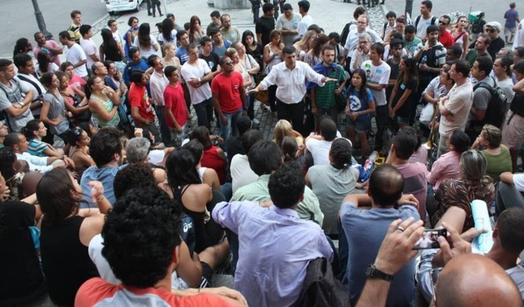Literalmente, a casa do PMDB-RJ caiu!!!